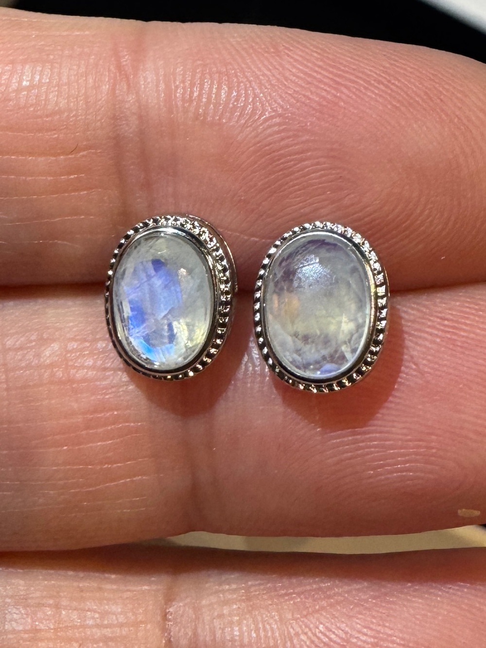 MOONSTONE 925 Sterling Silver Moonstone Oval Stud Earrings - Iridescent White